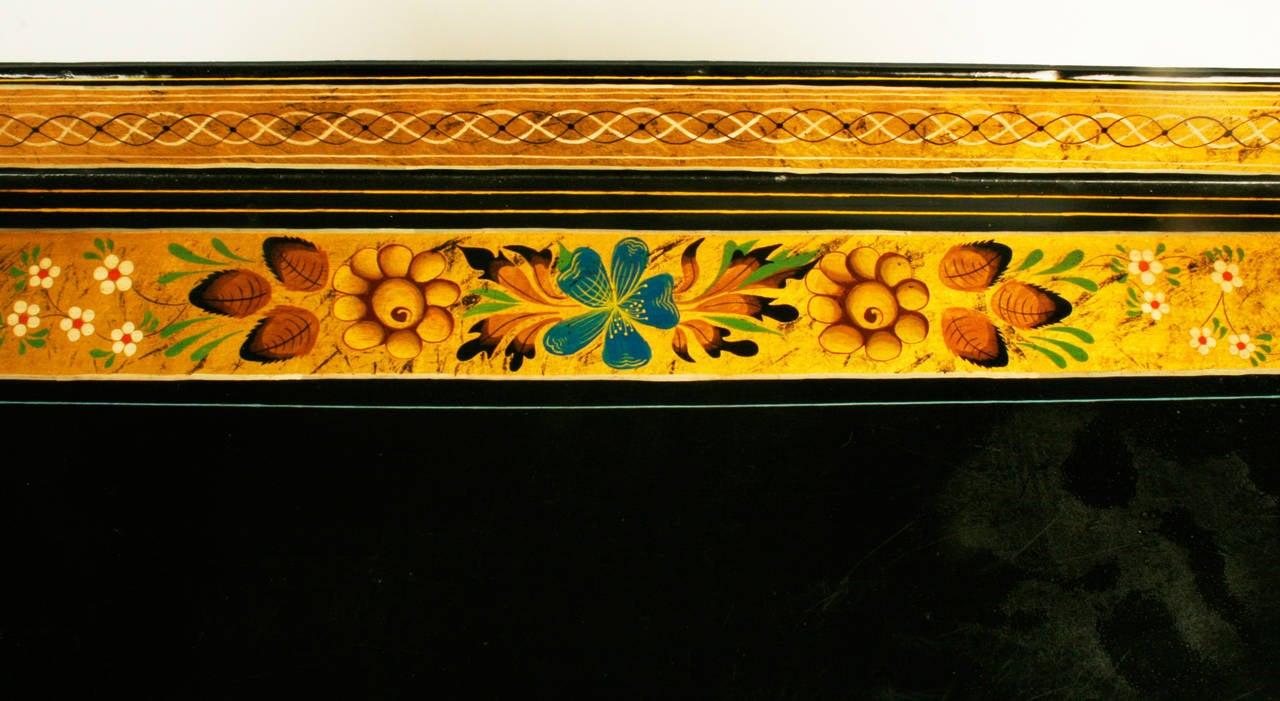 Papier Mâché Tray with Later Custom Stand English, Early 19th Century In Good Condition In valatie, NY