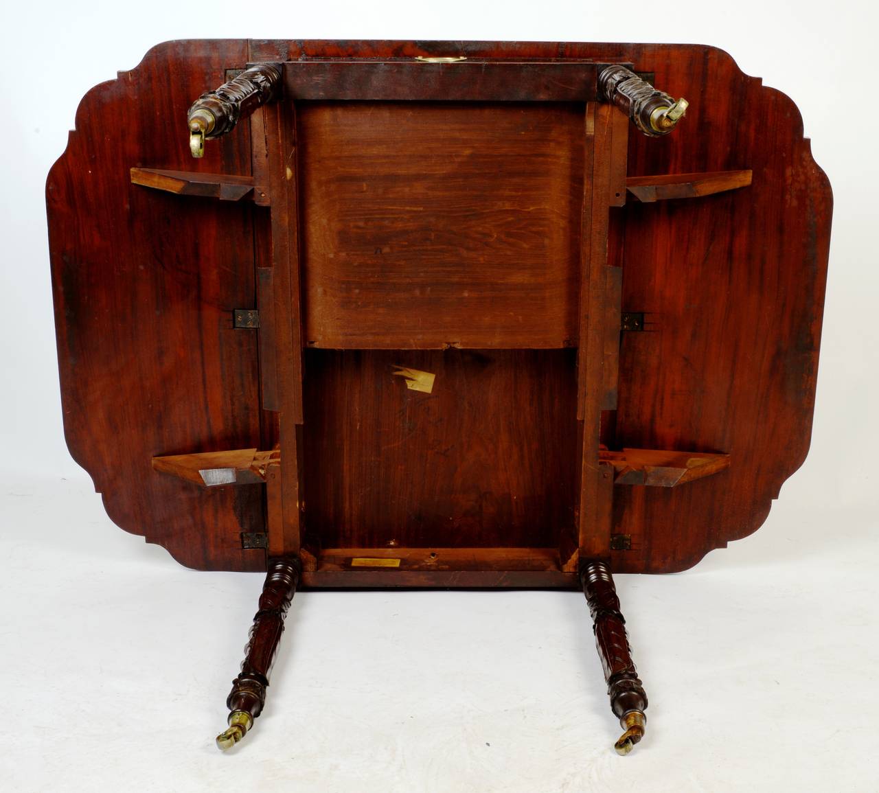 Carved New York Mahogany Drop-Leaf Table, c1820