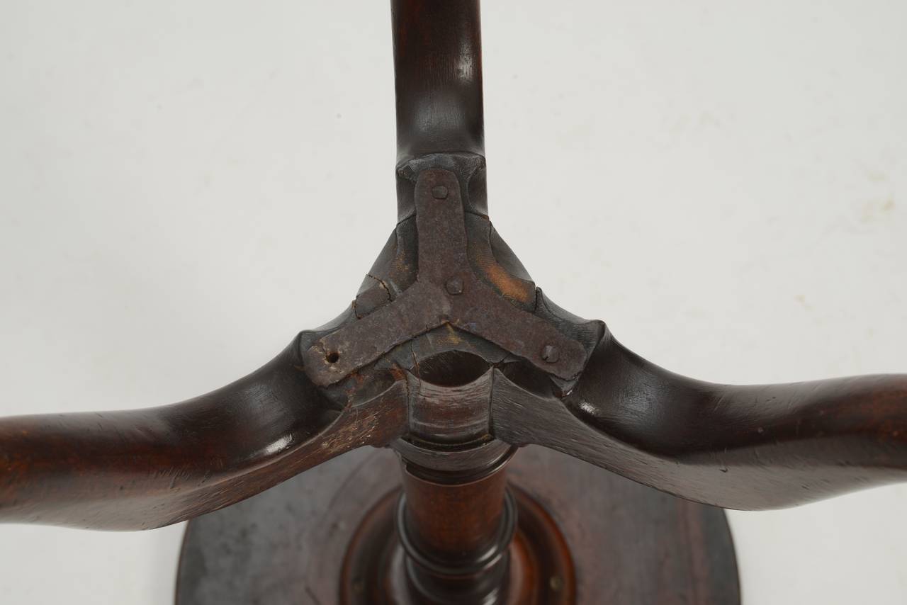 English Mahogany Tripod Candle Stand or Tea Pot Table, circa 1780