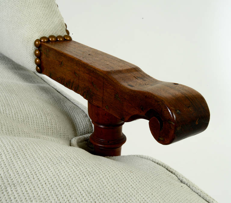 French Walnut Bergère a L'oreille, 18th Century In Good Condition In valatie, NY