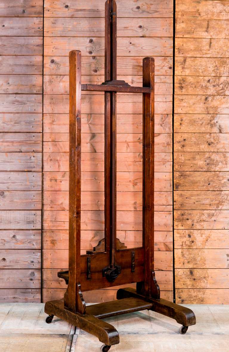 Antique French easel on wheels. In good condition with all its original parts. Still in working condition.