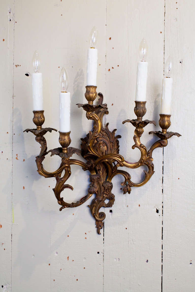 Single bronze d'ore sconce from France

5 Arms with candlelabra sockets newly re-wired in the USA

Rococo style

The color is brighter than appears in the photos.

Only one available.