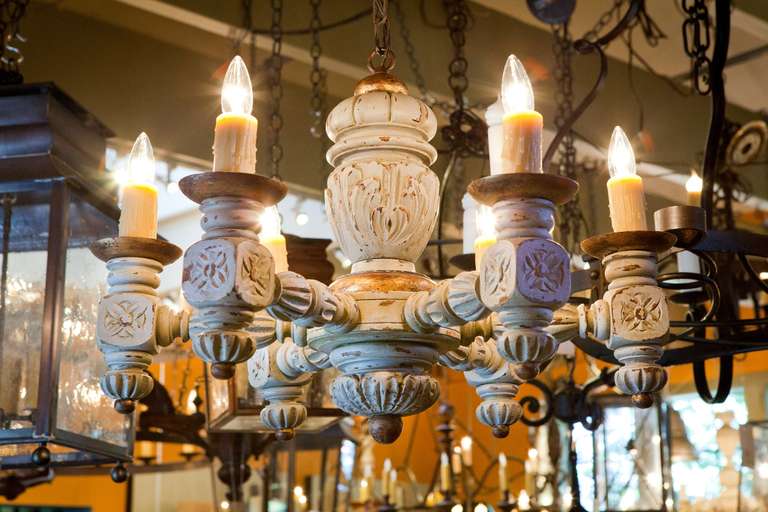 French oak chandelier hand painted cream and gold

Re-wired in the US with six Edison sockets

France circa 1940