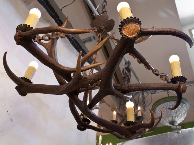 20th Century Shed Antler Chandelier with 6 Lights and Carved Horn Chain