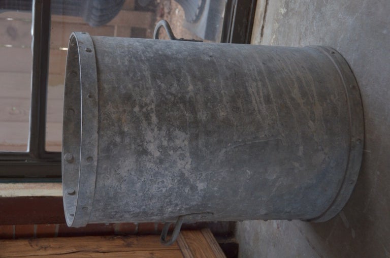 Metal storage container