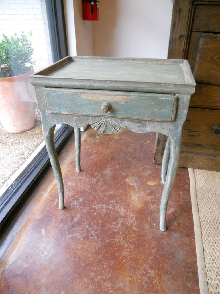 Handsome and small Swedish tray top table with one  drawer. Simple cabriole legs and naieve carving on front of scaloped skirt. Dry scraped to original color.