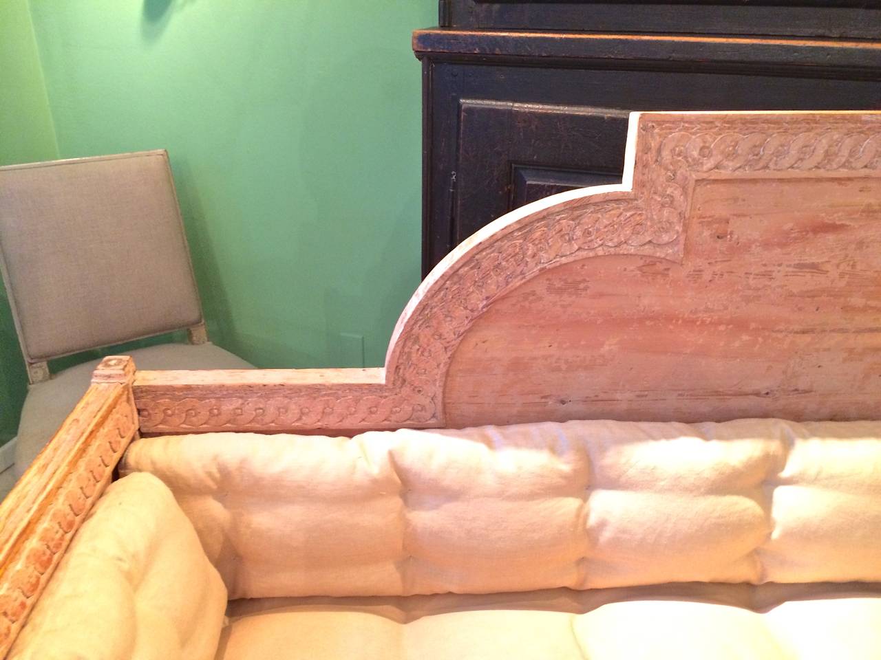 19th Century Painted Swedish Gustavian Settee In Good Condition In Houston, TX