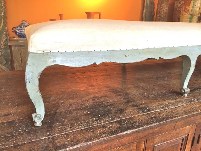 18th Century French Louis XV Painted Bench In Excellent Condition In Houston, TX