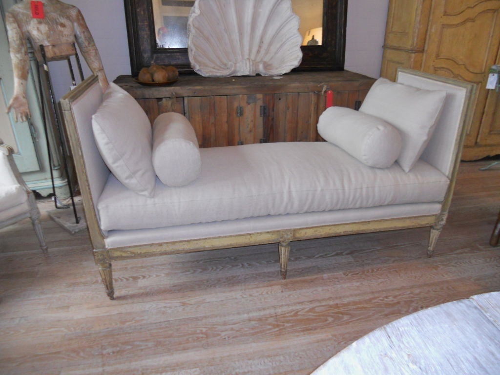 Handsome and small painted Louis XVI style Lit de Repose. Classic Louis XVI rectangular shape with tapered fluted legs and moldings. New cushion, two bolsters and two rectangular pillows. Newly upholstered in Belgium linen.