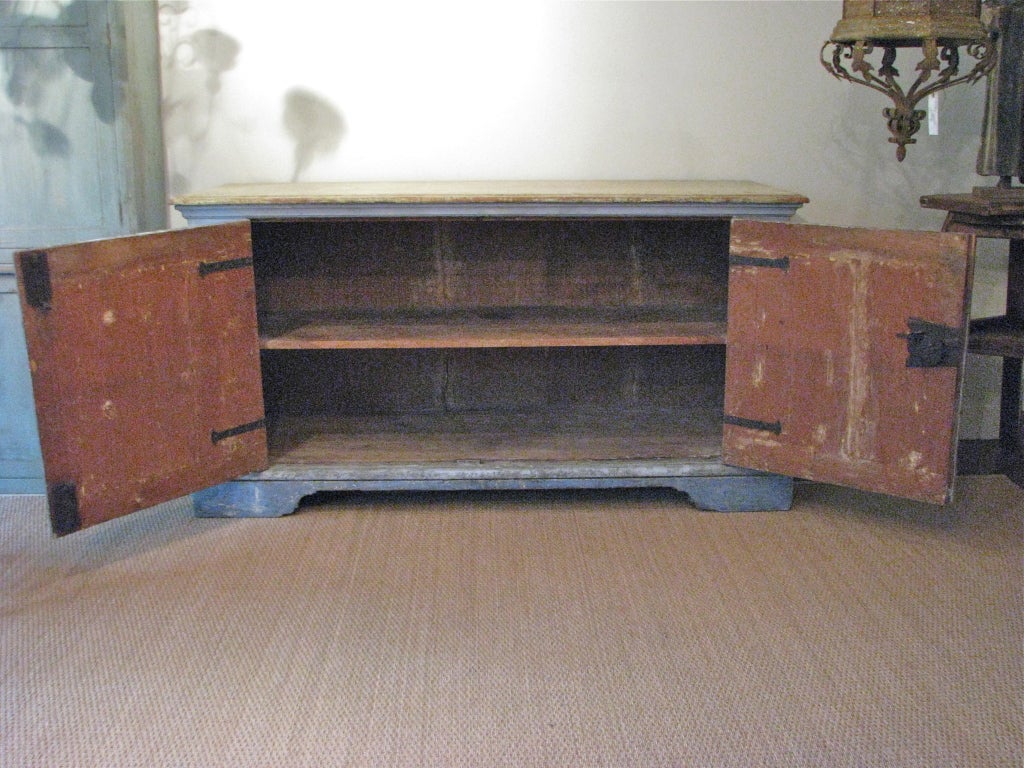 18th Century Italian Tuscan Credenza In Good Condition For Sale In Houston, TX