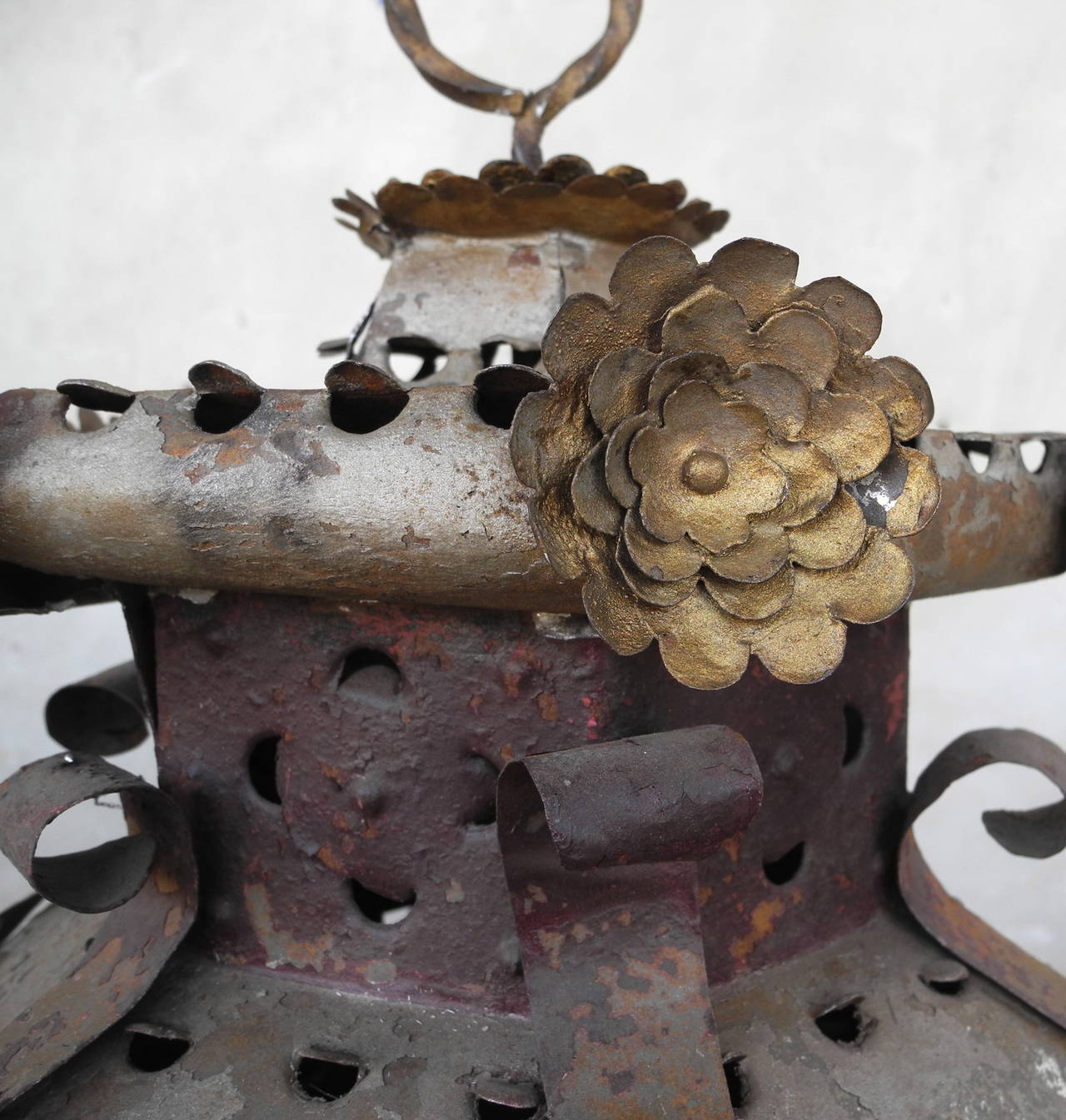 18th Century and Earlier Pair of Antique Venetian Tole Lanterns