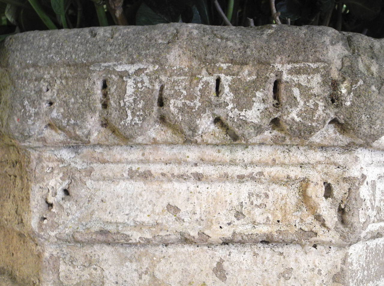 Reclaimed Gothic Wellhead In Good Condition In Houston, TX