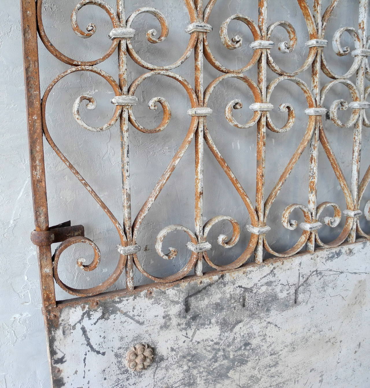Hammered Single Antique Gate