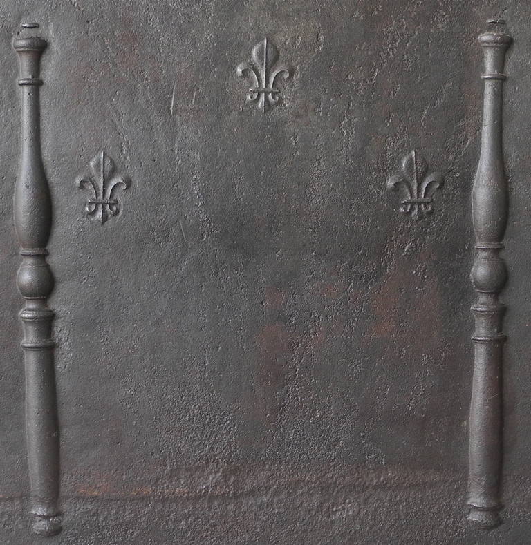 Antique 17th Century French Fireback with Fleur de Lis In Good Condition In Houston, TX