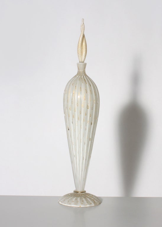 Ivory Murano decanter with gold inclusions and swirled stopper