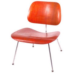 1951 Originaler rot anilingefärbter LCM-Stuhl von Charles Eames
