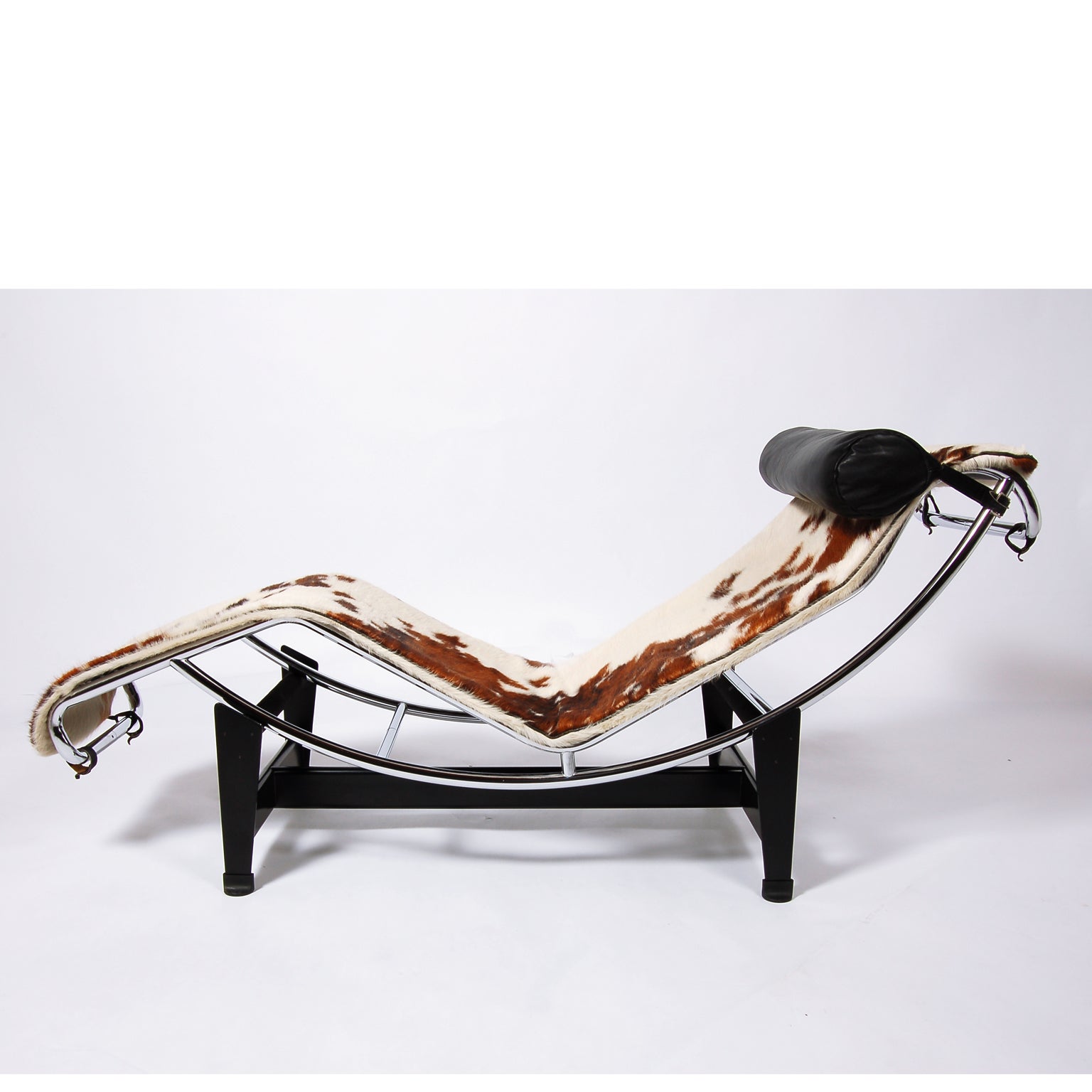 LC-4 Chaise Longue by Le Corbusier