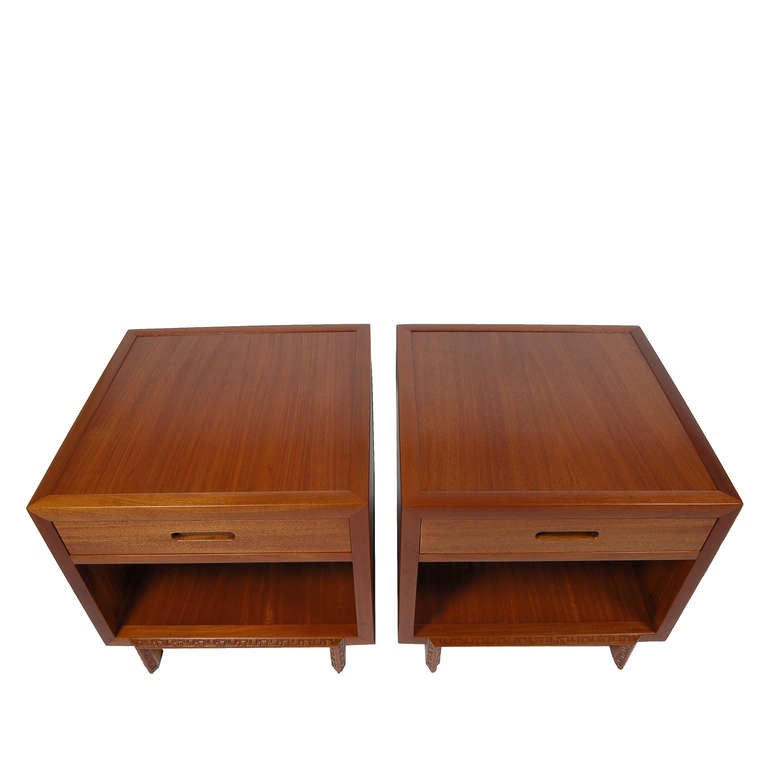 Mid-Century Modern Pair of Nightstands/Side Tables by Frank Lloyd Wright