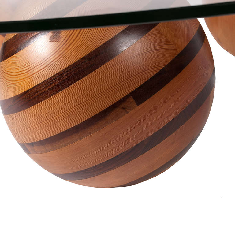 Moderno Tavolino basso con base a sfera in legno