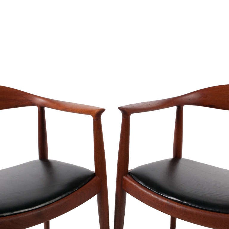 Mid-20th Century Pair of Classic Chairs by Hans Wegner