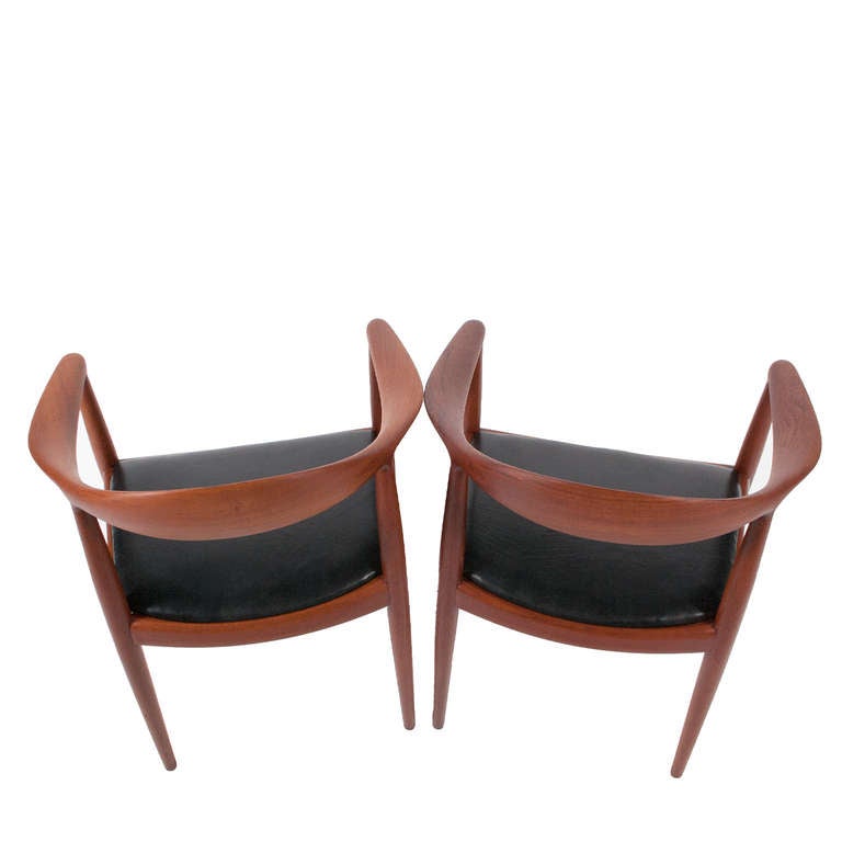 Pair of Classic Chairs by Hans Wegner In Excellent Condition In Hudson, NY