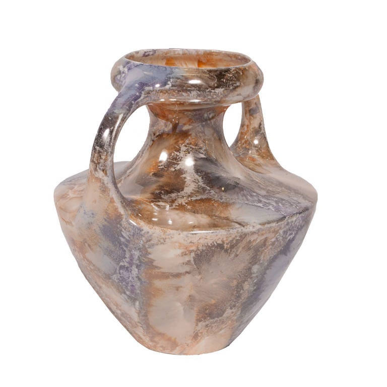 Vaso a forma di Amphora, smaltato a lustro con motivo marmorizzato. Marchio precoce sul fondo, datato 1917-1927. Prodotto da Arabia of Finland, Finlandia.