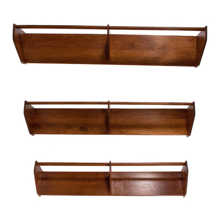 Solid oak wall hanging shelves.  Two section with center divider.
Made by RY Mobler.
Set of three large size shelves available on separate listing.