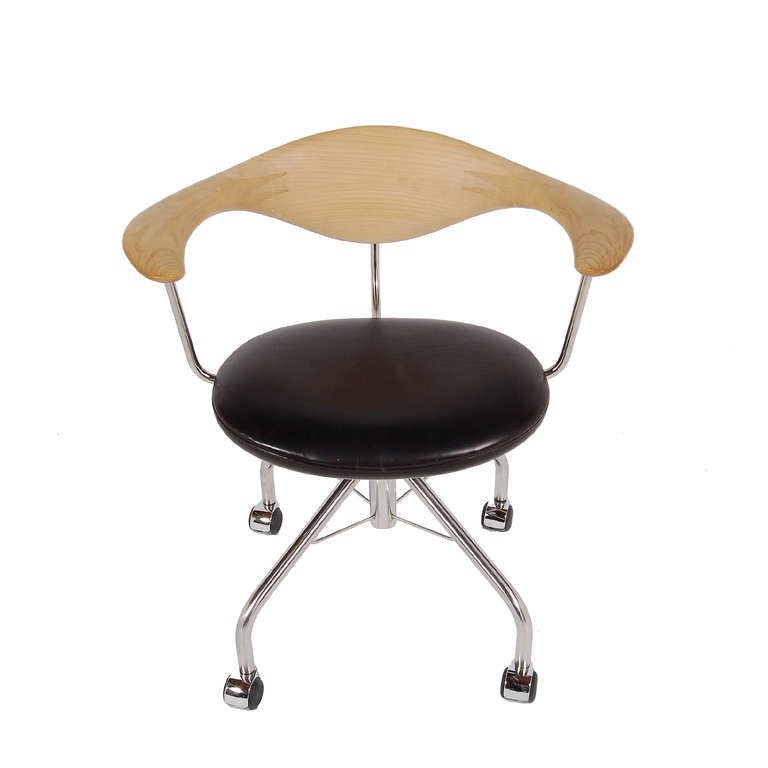 Scandinavian Modern Swiveling Desk Chair by Hans Wegner