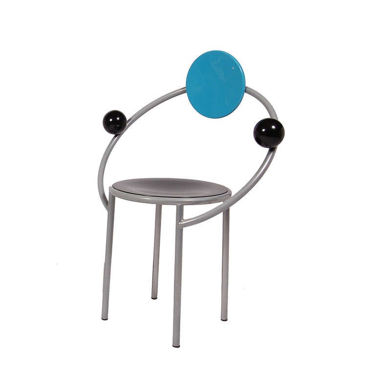 Armchair with tubular steel frames, lacquered seat and back.
Original production. Made by Memphis.