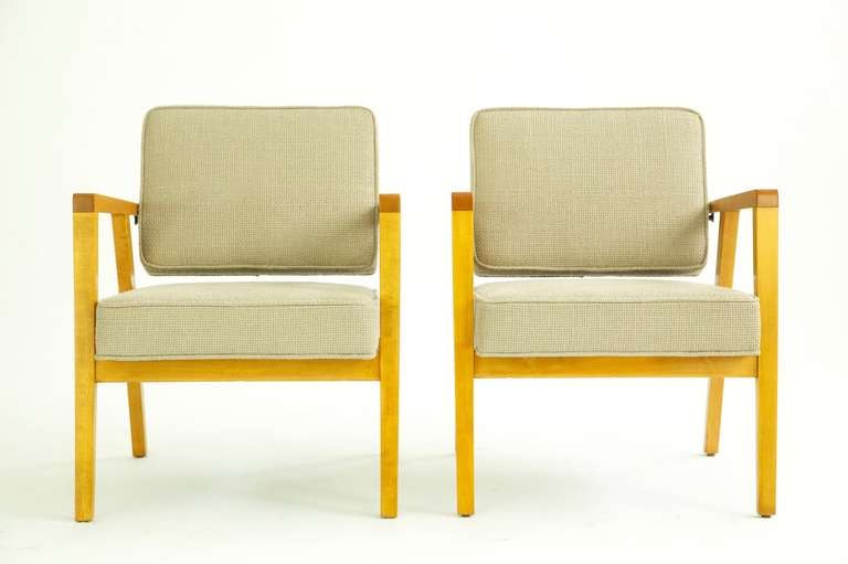 Albini for Knoll.

Lounges have been reupholstered in wool.