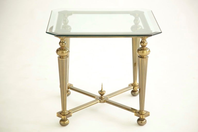 Mastercraft lamp or end table, rare unique design. Features solid brass details with thick beveled glass top. Inspired from Classic design.