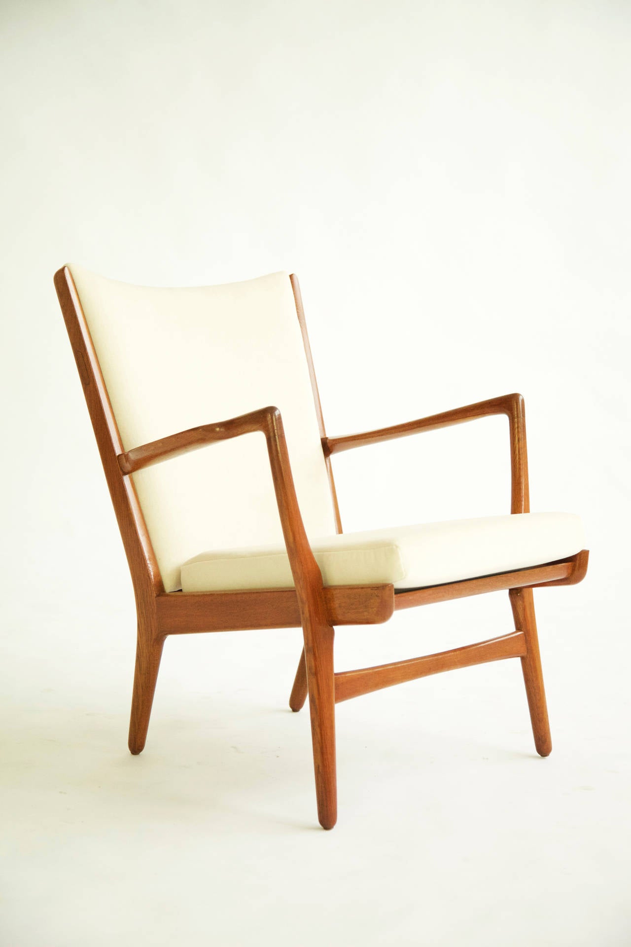 Mid-Century Modern Hans Wegner Pair of Lounge Chairs