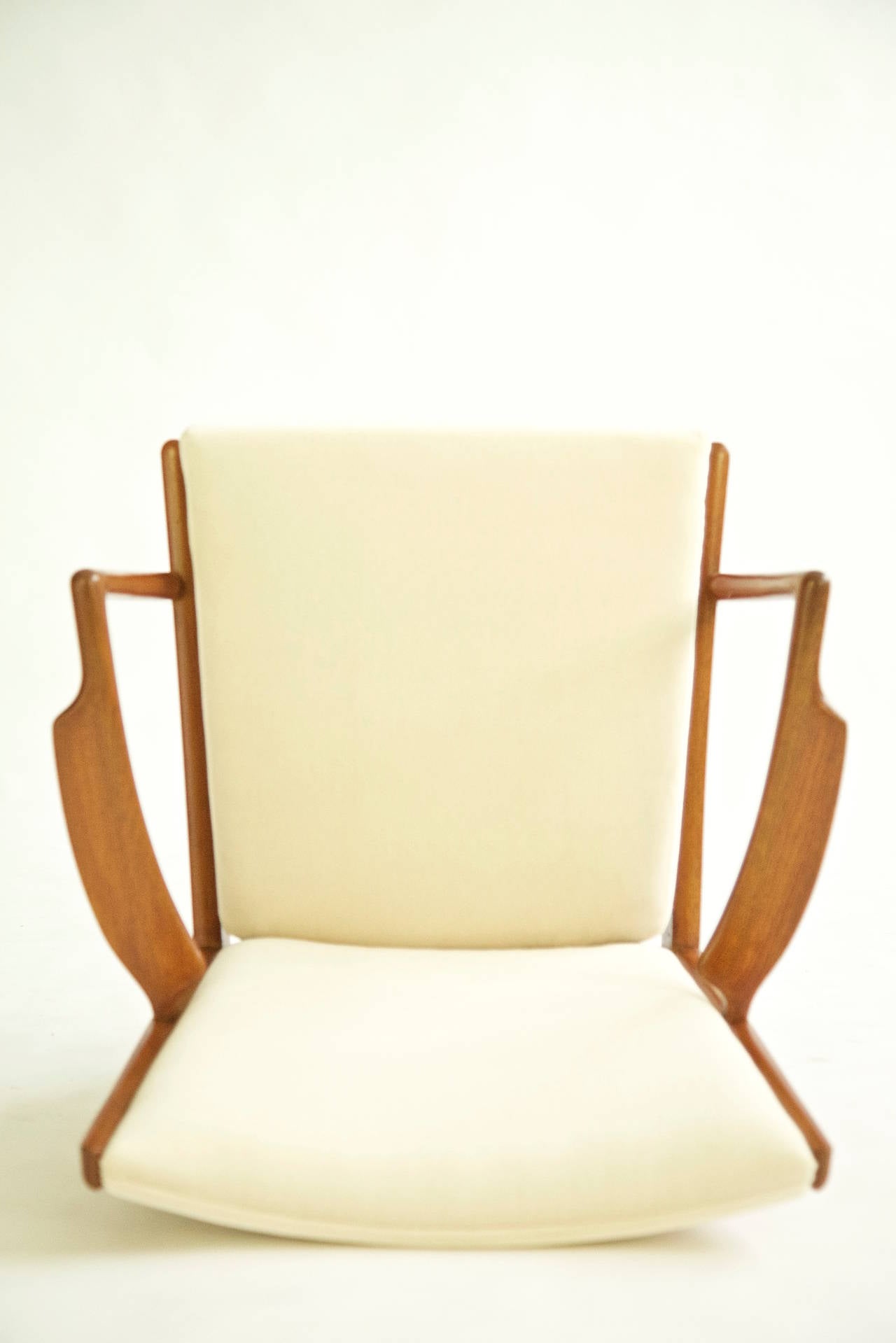 Mid-20th Century Hans Wegner Pair of Lounge Chairs
