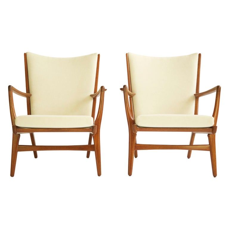 Hans Wegner Pair of Lounge Chairs