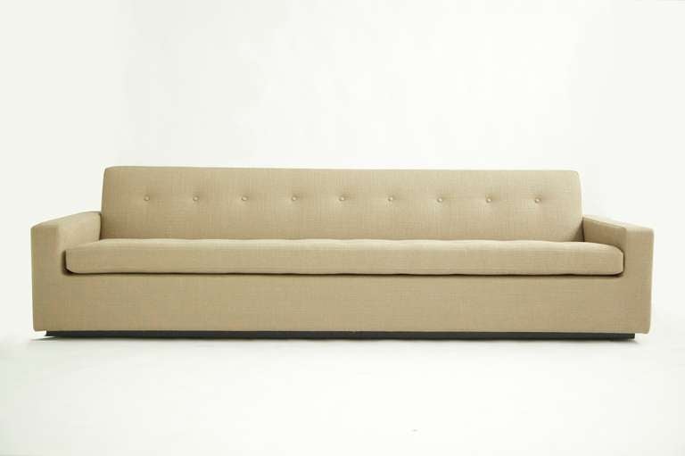 Robsjohn for Widdicomb, Wan sofa.
Expertly tailored with great plains fabric.
Dimensions: Outside arm height 20