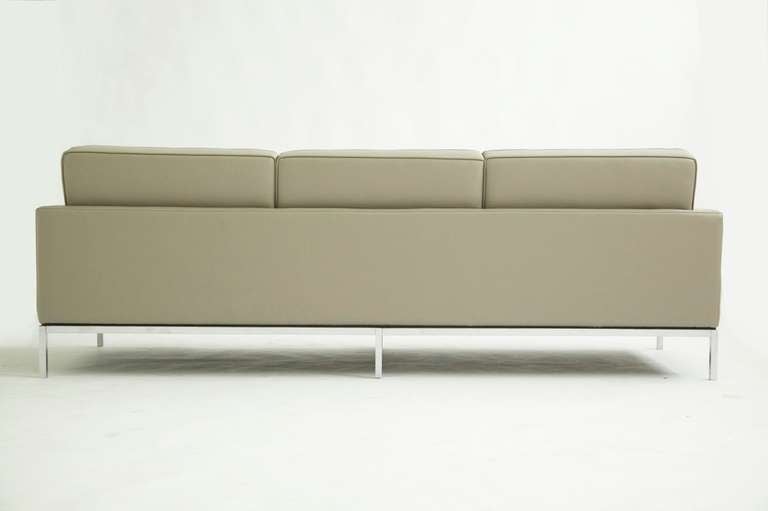 Florence Knoll Sofa In Excellent Condition In Chicago, IL