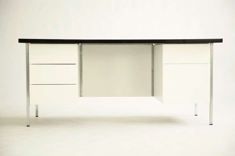 Florence Knoll Desk In Excellent Condition For Sale In Chicago, IL