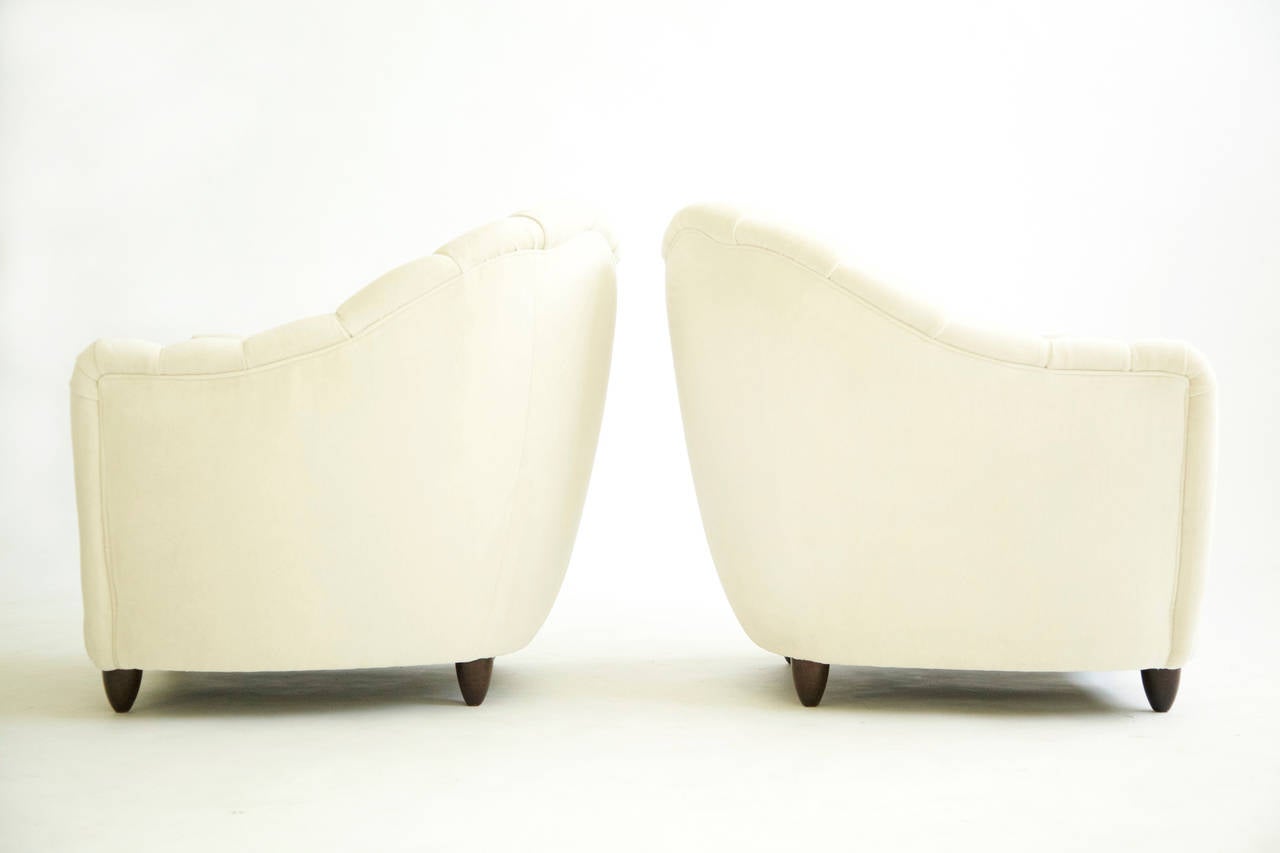 Italian Pair of Lounge Chairs in the Manner of Gio Ponti