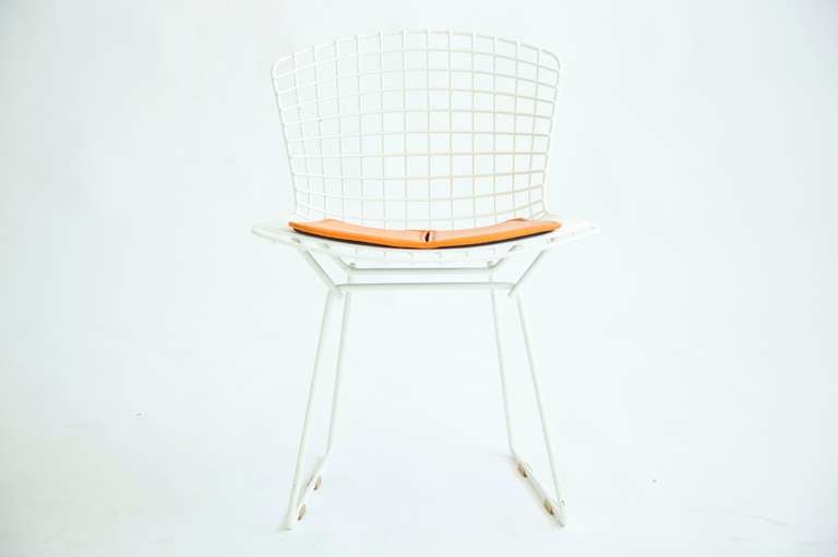 Bertoia for Knoll Set of 5 Side-Dining Chairs.
Iconic form by Harry timeless design coated for out door use.