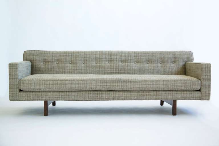 Wormley for Dunbar, Sofamodel#133
Restored, Reupholstered in a linen blend fabric from Italy.
Deck size: 88 1/2