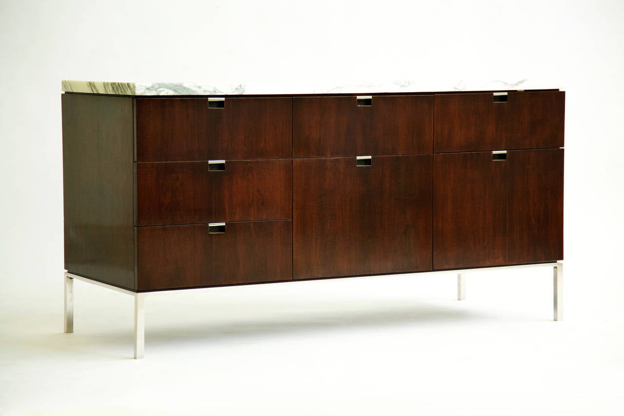 Florence Knoll for Knoll International, seven-drawer credenza in bookmatched rosewood veneer with oil finish, custom slab 1 and 1/4