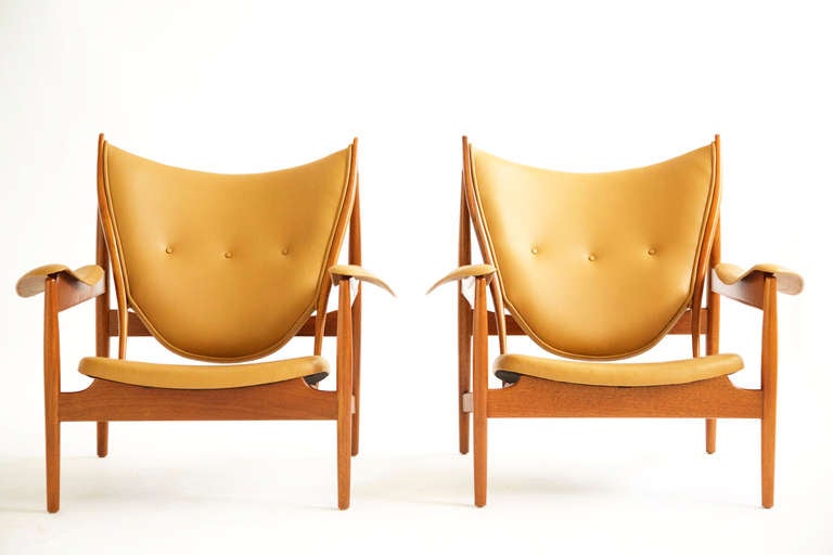 Finn Juhl Pair of Chieftain Chairs (1949)
This pair later production of new old stock frames. Exact specs of Baker of Grand Rapids discontinued short production run ended 1991. Upholstered with dark tan leather and solid mahogany frames.