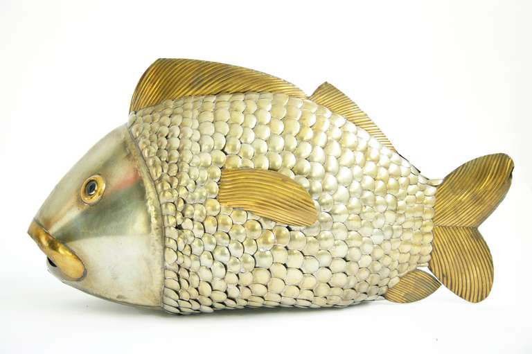Sergio Bustamante sculptural fish, copper, brass and metal.
Nice patina throughout.
Signed in ink [Sergio Bustamante 27/100].