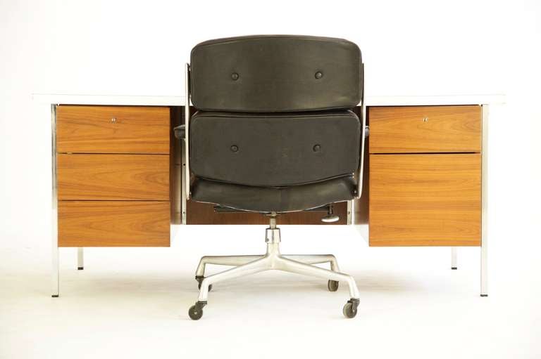Mid-Century Modern Florence Knoll Desk For Sale