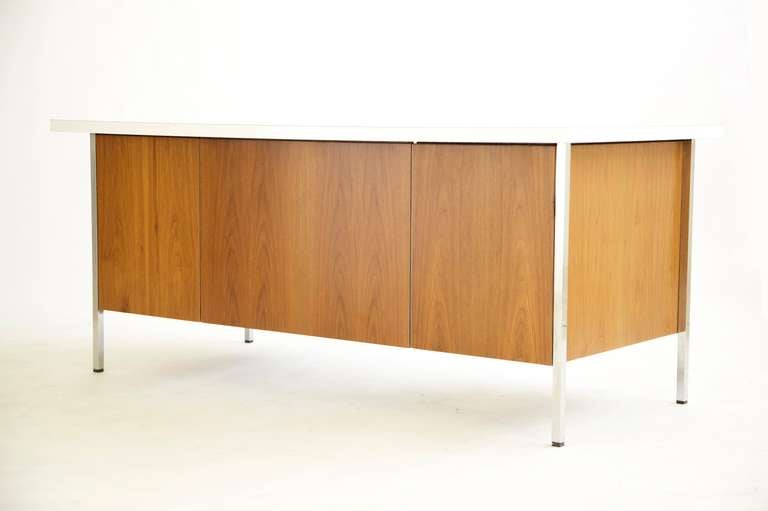 Florence Knoll Desk In Excellent Condition For Sale In Chicago, IL