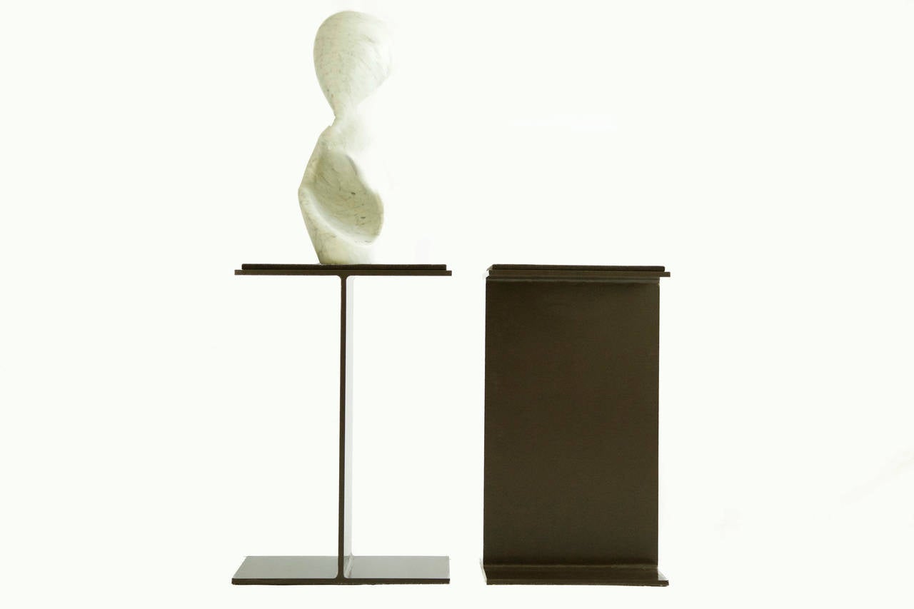 Pedestal de exposición Robert Kleinschmidt con viga en I en Excelente estado para la venta en Chicago, IL