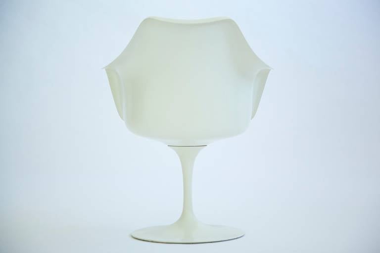 eero saarinen chairs