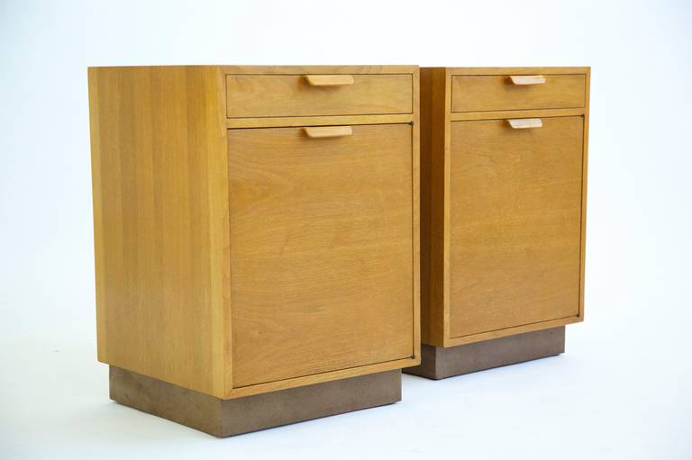 Pair of Edward Wormley Nightstands In Excellent Condition In Chicago, IL