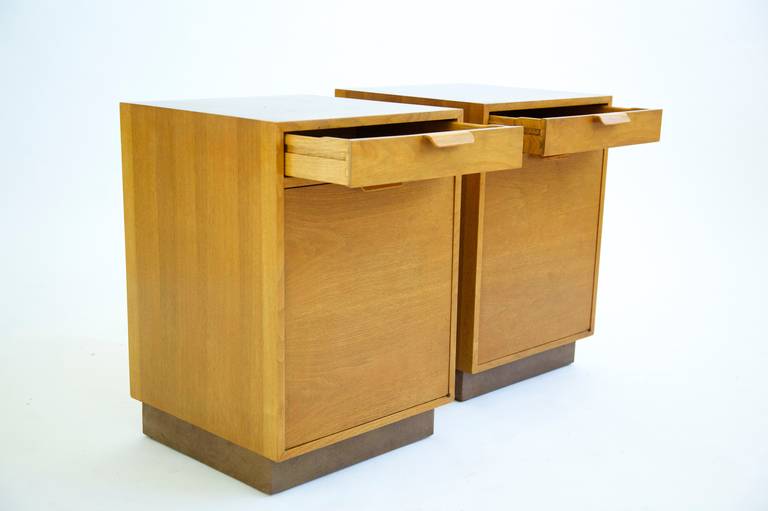 Mid-20th Century Pair of Edward Wormley Nightstands