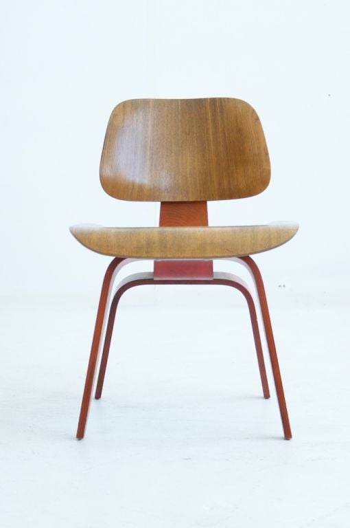 Mid-Century Modern Charles and Ray Eames Chair